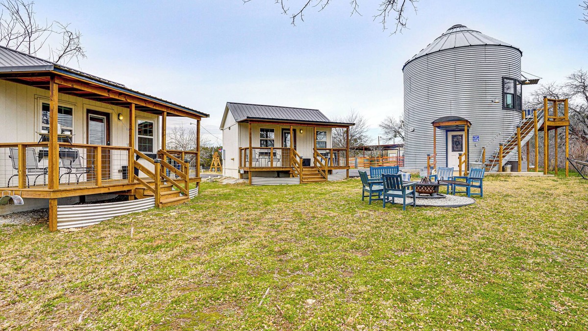 Dennis Cabin | 9 Mi to Dtwn Granbury: Getaway w/Water Views