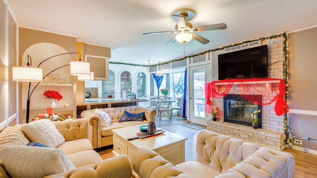 South Side House | 9 Mi to Dtwn: Spacious Retreat in Corpus Christi!