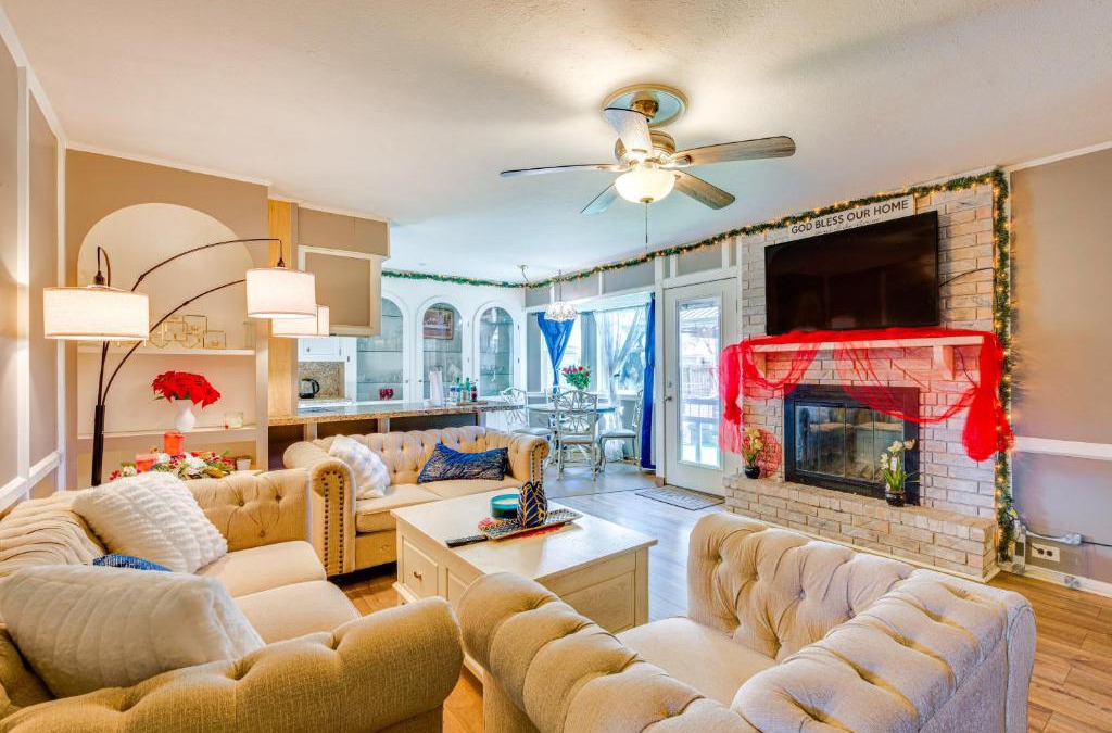 South Side House | 9 Mi to Dtwn Spacious Retreat in Corpus Christi!