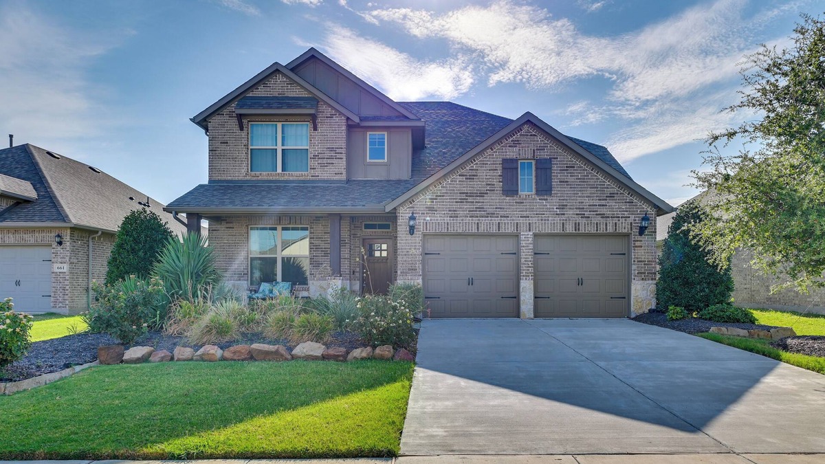 Prosper House | 9 Mi to Frisco Square: Stylish Home w/Backyard