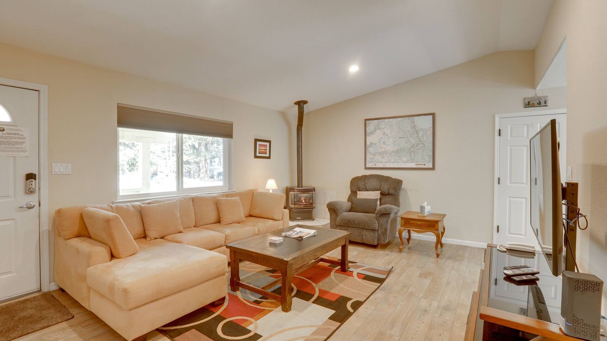 Tahoe Paradise House | 9 Mi to Heavenly Mountain: South Lake Tahoe Home