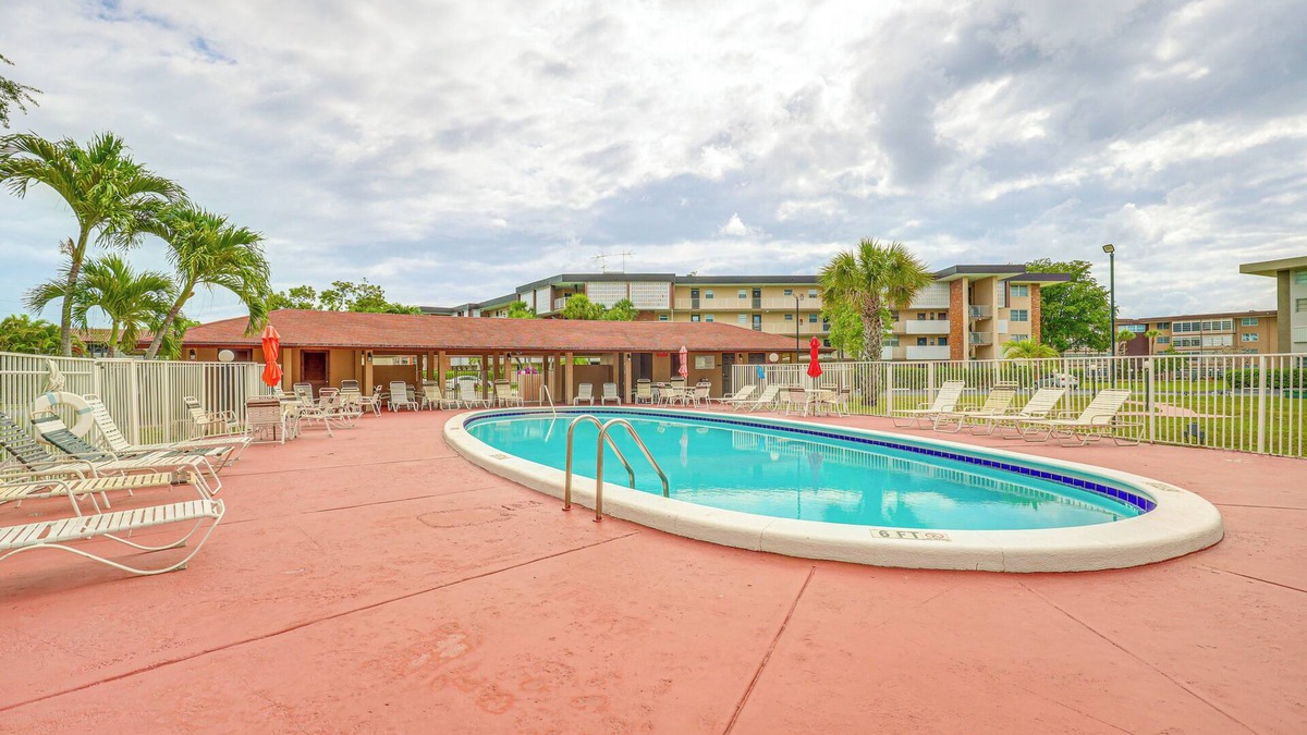 Lauderdale Lakes Condo | 9 Mi to Pompano Beach: Condo w/Resort Perks!