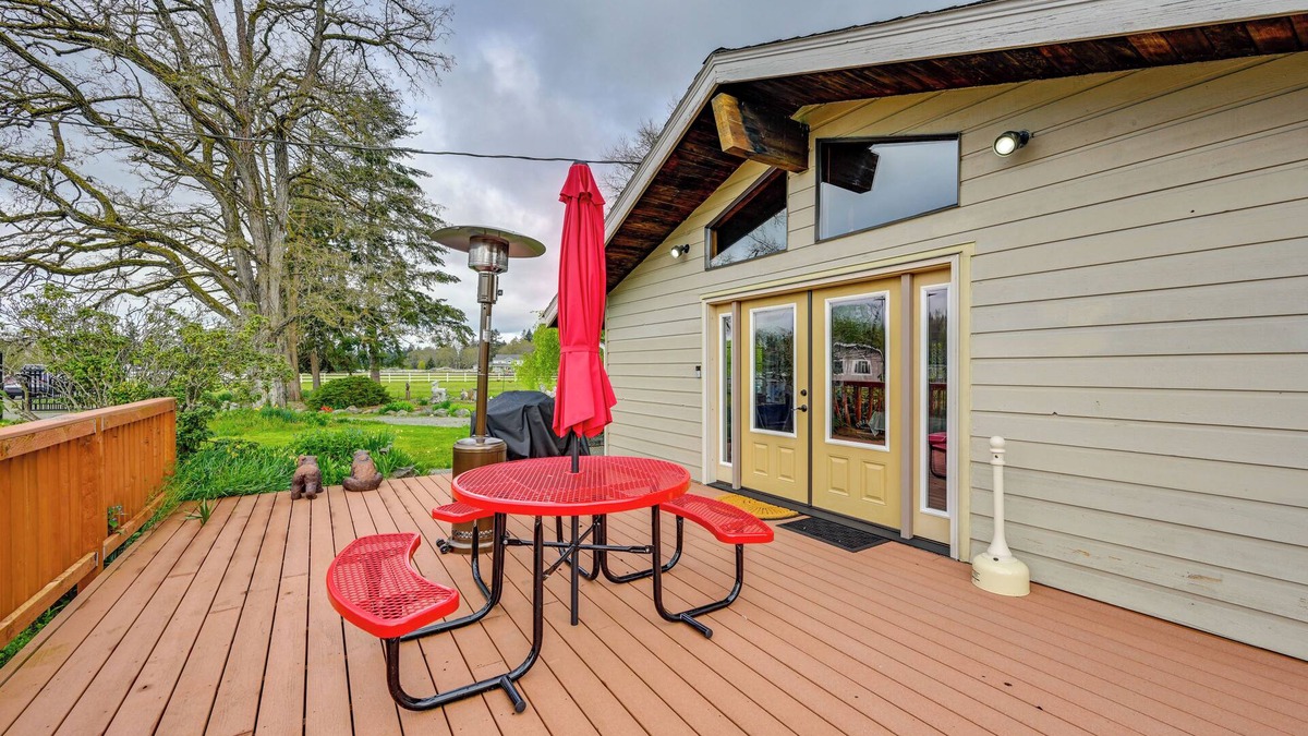 Fort Lewis House | 9 Mi to Spanaway Park: Home w/Indoor Hot Tub