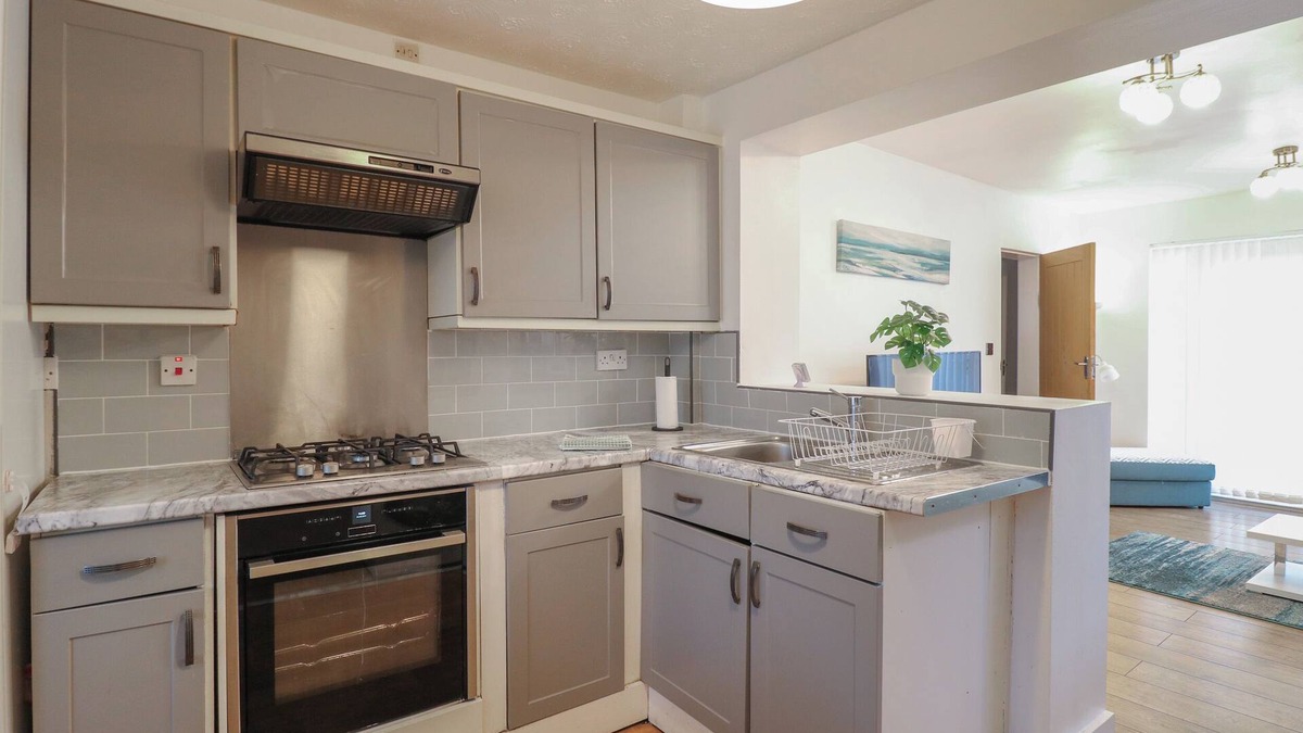 Oadby Cottage | 9 NORMAN COURT, pet friendly, with a garden in Oadby