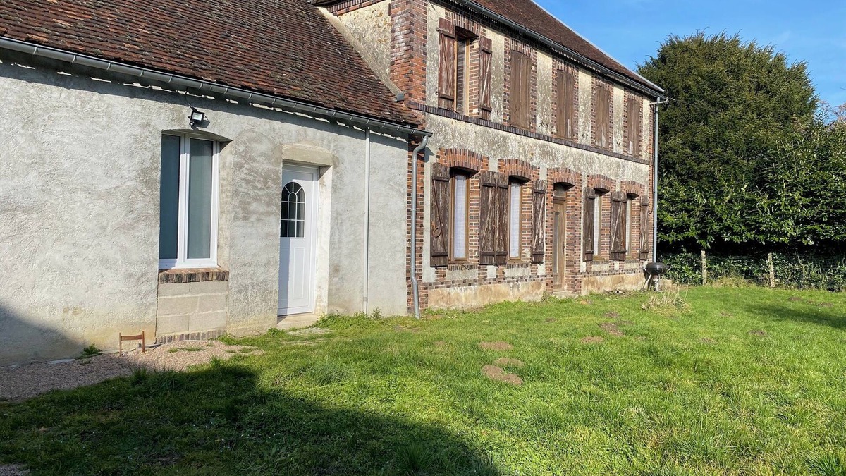 Les Ormes House | 9-person gîte - Between history, nature and gastronomy. Pets welcome.