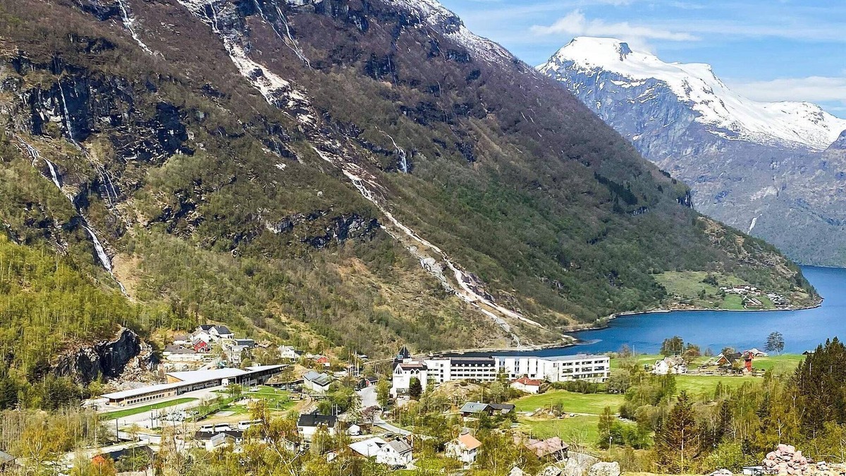 Geiranger House | 9 person holiday home in Geiranger