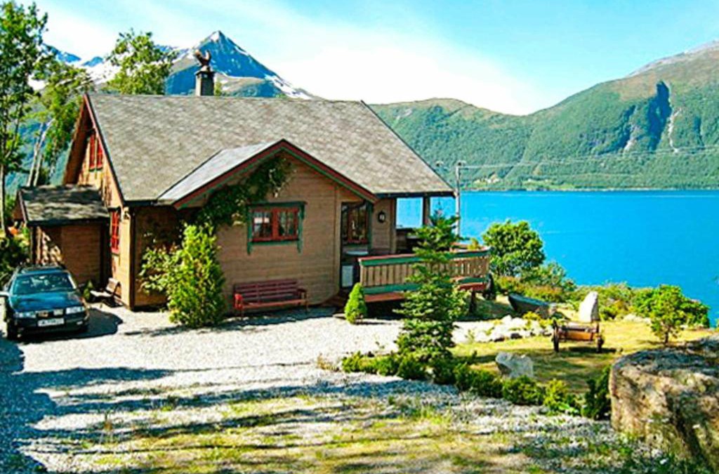 Hundeidvik House | 9 person holiday home in HUNDEIDVIK-By Traum
