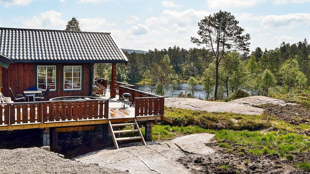 Marnardal House | 9 person holiday home in BJELLAND