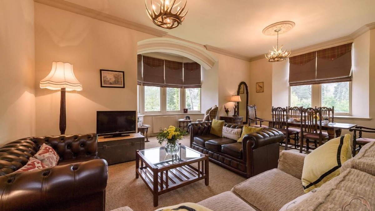 Fort Augustus Cottage | 9 THE MONASTERY WITH LOCH NESS VIEWS - sleeps 4 guests in 2 bedrooms
