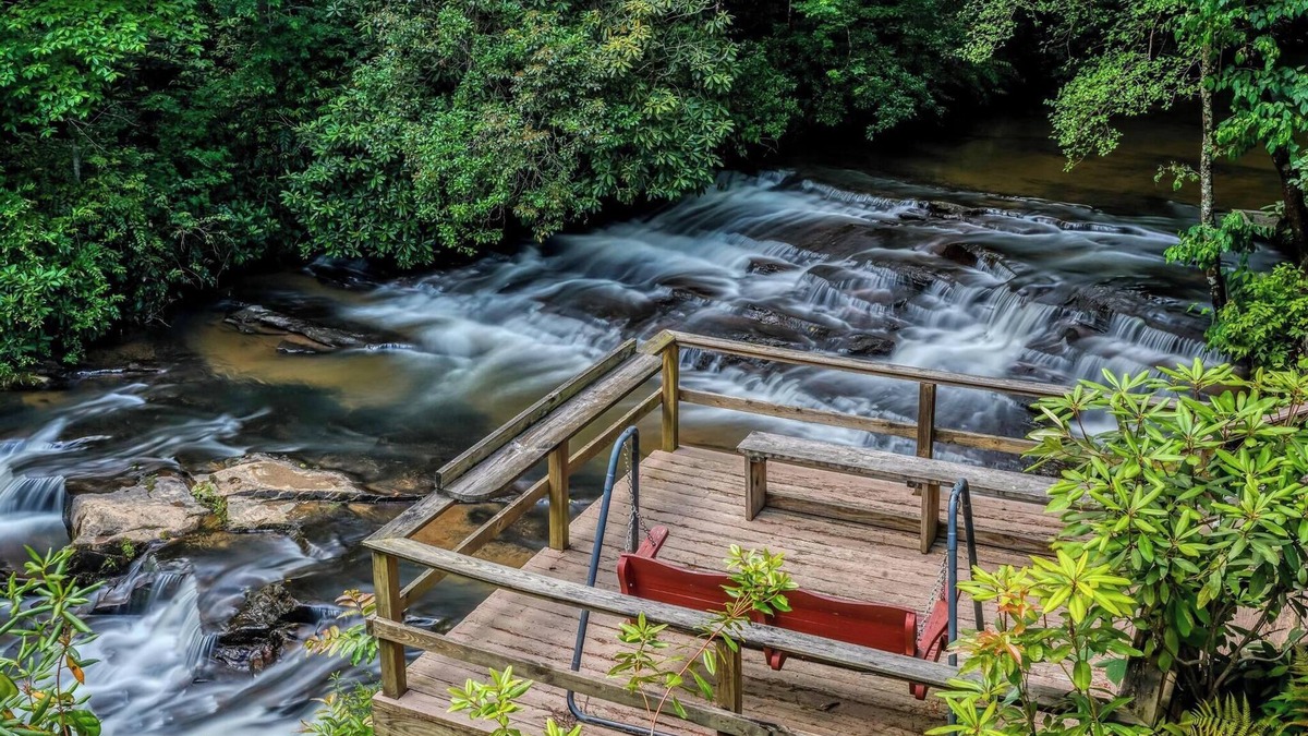 Wiley Apartment | #9 Waterfall Retreat-King/Full Suite-Fire Pit-Riverfront-Rockers- No Pets