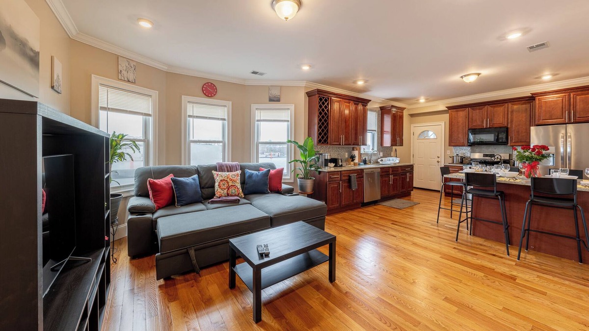 Dorchester Apartment | 90 - 4BR Dorchester - Sleek Apt near Marina Bayn