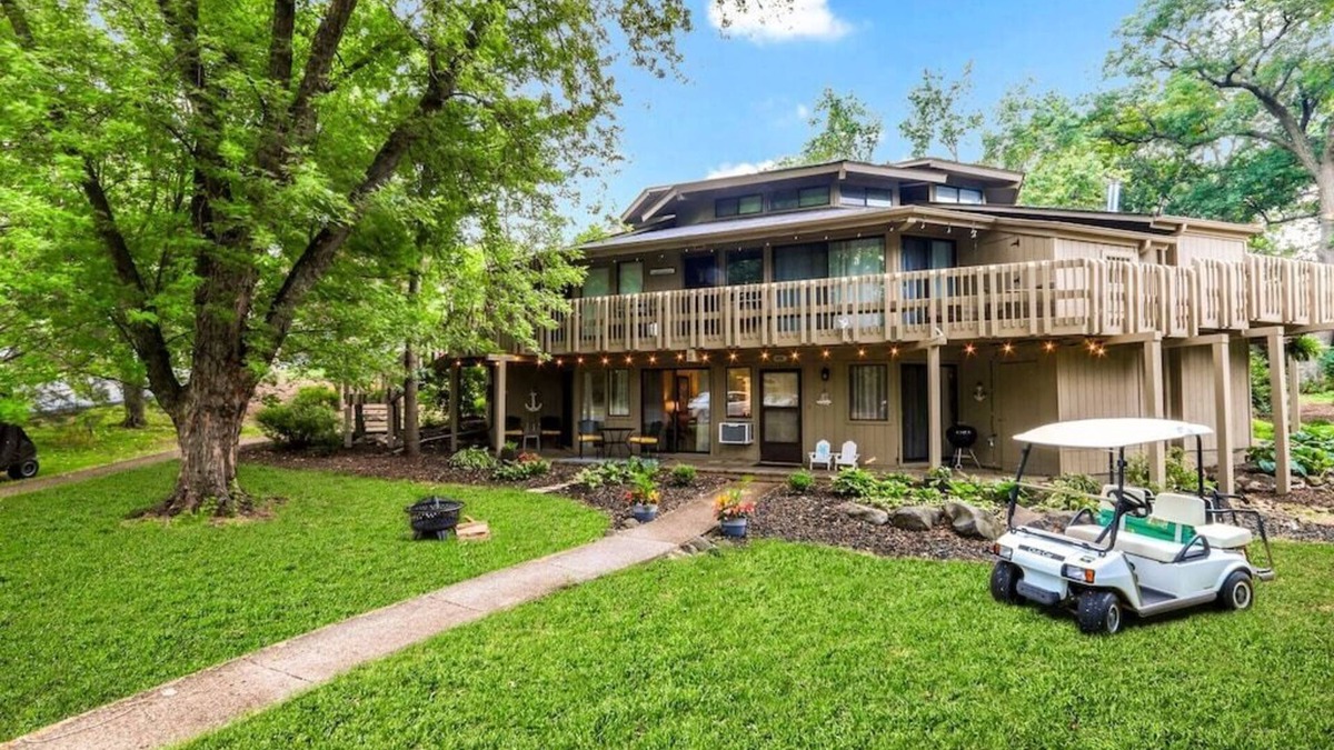 Fontana House | 90+ 5 stars Best Reviewed Condo in Lake Geneva