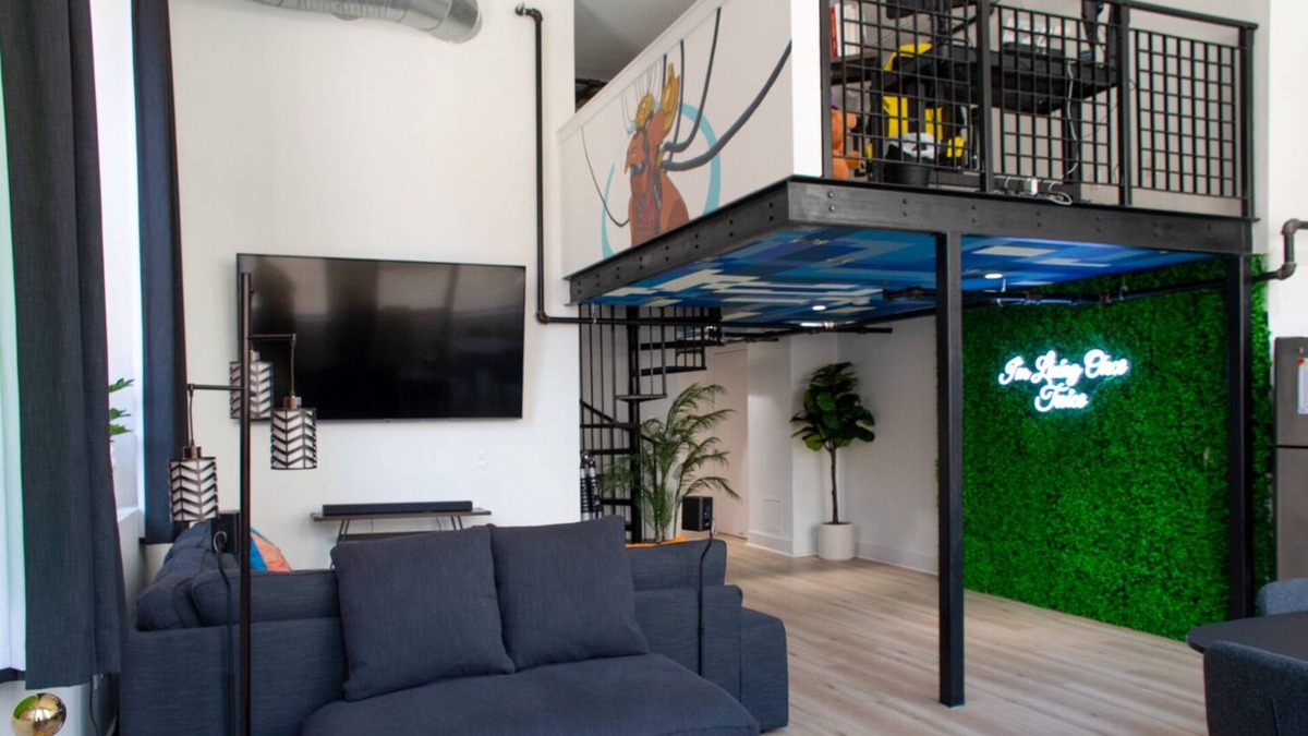 Downtown Baltimore Condo | 90 DAY MINIMUM STAY - Spacious Cyberpunk Themed Downtown Loft