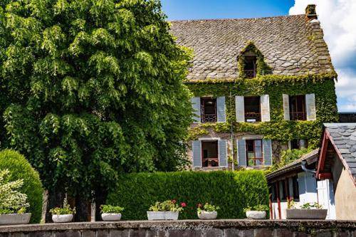 Besse-en-Chandesse Apartment | 90 m² Apartment ∙ 3 bedrooms ∙ 8 guests