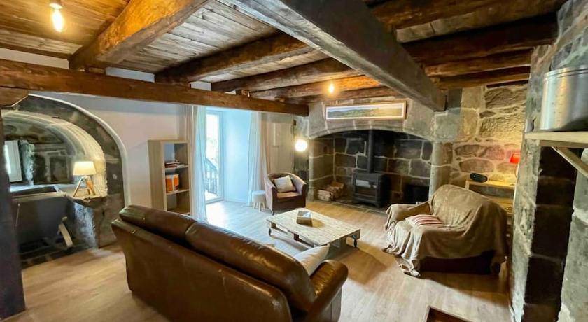 Saint-Projet-de-Salers House | 90 m² House ∙ 3 bedrooms ∙ 6 guests