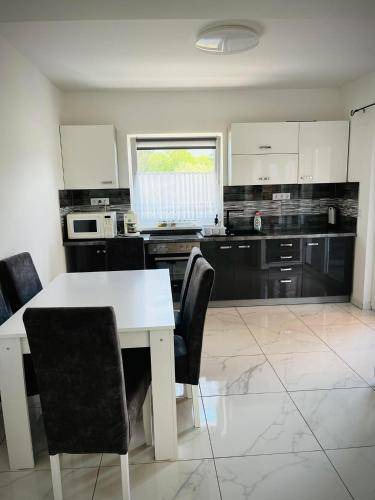 Pilismarot Apartment | 90 m² Apartment ∙ 2 bedrooms ∙ 8 guests