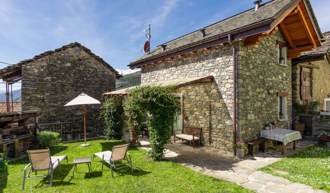 Peglio House | 90 m² House ∙ 2 bedrooms ∙ 4 guests