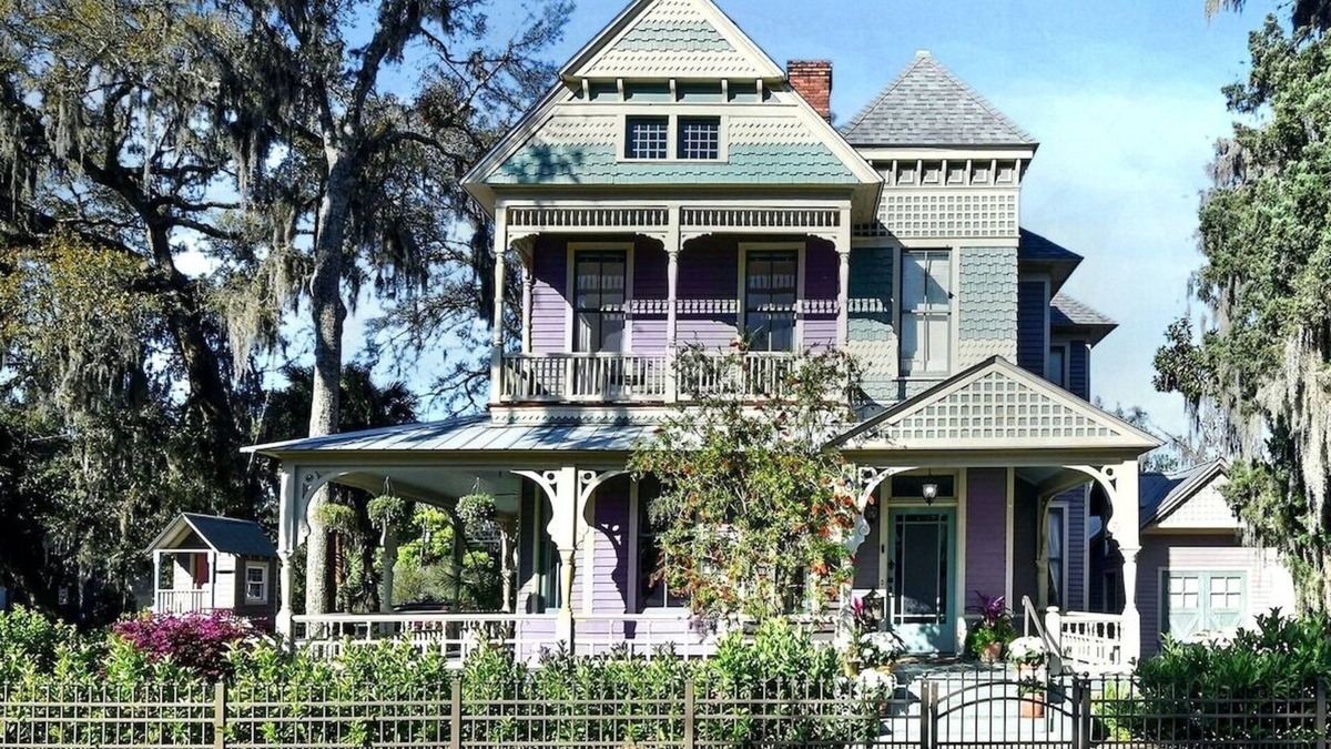 Brunswick House | 905 Seaside ~ History, Luxury, Pet, Pool, King Bds