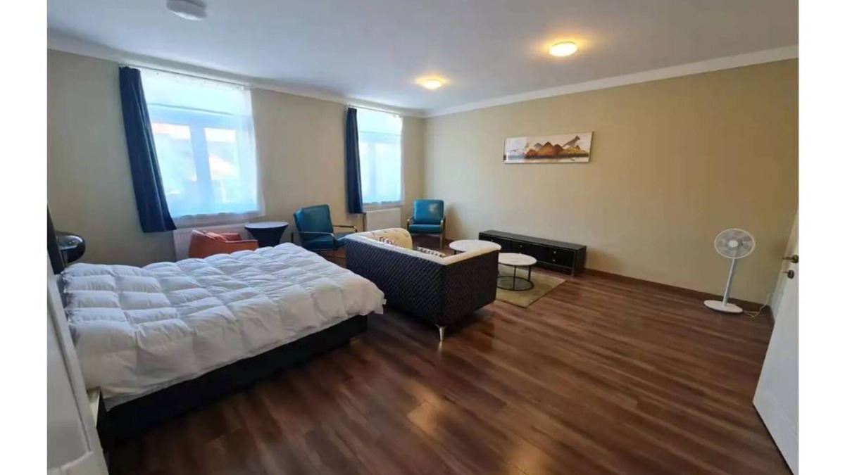 Orszagut Apartment | 90㎡ Spacious king Room with Big Living room 102