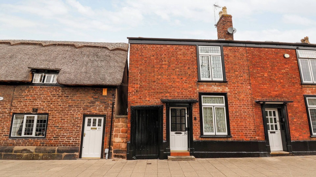 Frodsham Cottage | 91 MAIN STREET, pet friendly, character holiday cottage in Frodsham