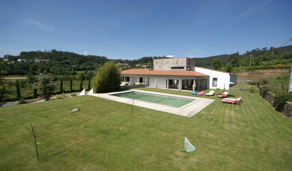 Fornelos Villa | 915 m² Villa ∙ 6 bedrooms ∙ 12 guests
