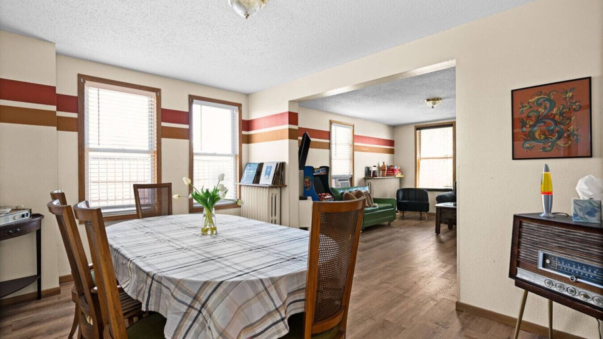 Superior Apartment | 919 · Cumming Avenue Rentals #919