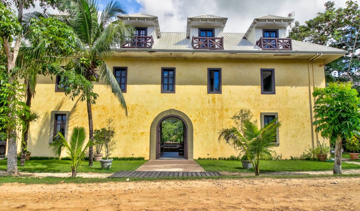 Bullet Tree Falls House | 929 m² House ∙ 7 bedrooms ∙ 18 guests