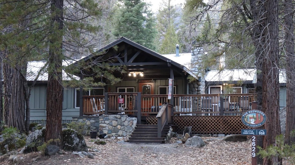 North Wawona Cabin | (95R) The Little Creek Cabin at The Redwoods In Yosemite