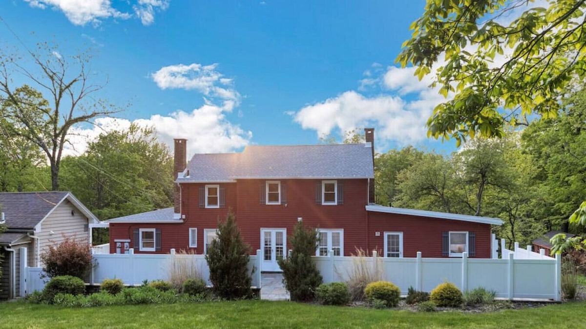 Firthcliffe House | 96) Charming Rustic Historical Carriage House