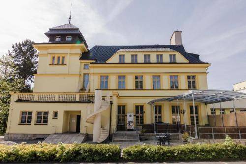 Jiloviste Hotel | 96 m² Hotel ∙ 8 guests