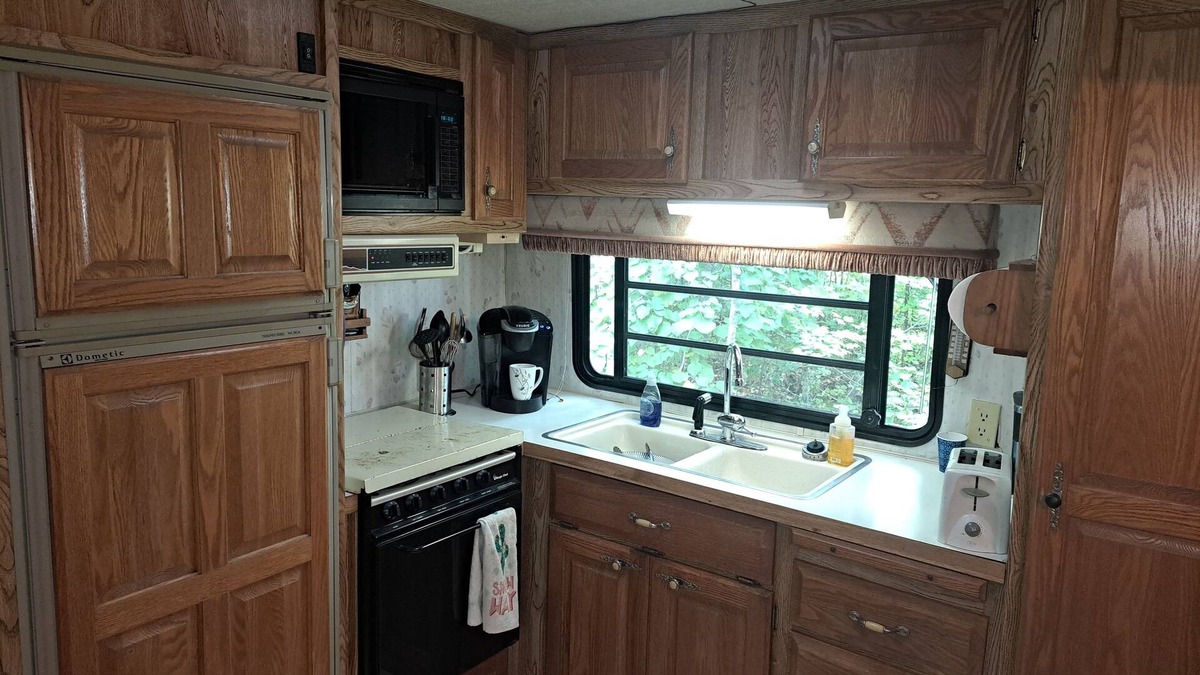 Cloquet House | 99 NuWa 5th wheel offers a quiet relaxing getaway for yourself or has room for 4