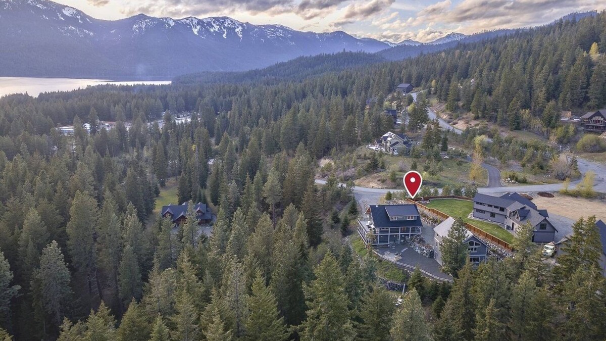Cle Elum House | 9BD Compound w/Two View Homes + Epic Game Room & Seasonal Savings