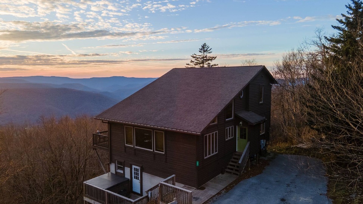 Snowshoe Ski Chalet | 9BR/6BA Chalet at Snowshoe w/hot tub Game Room Mountain-top Views On-Call Van