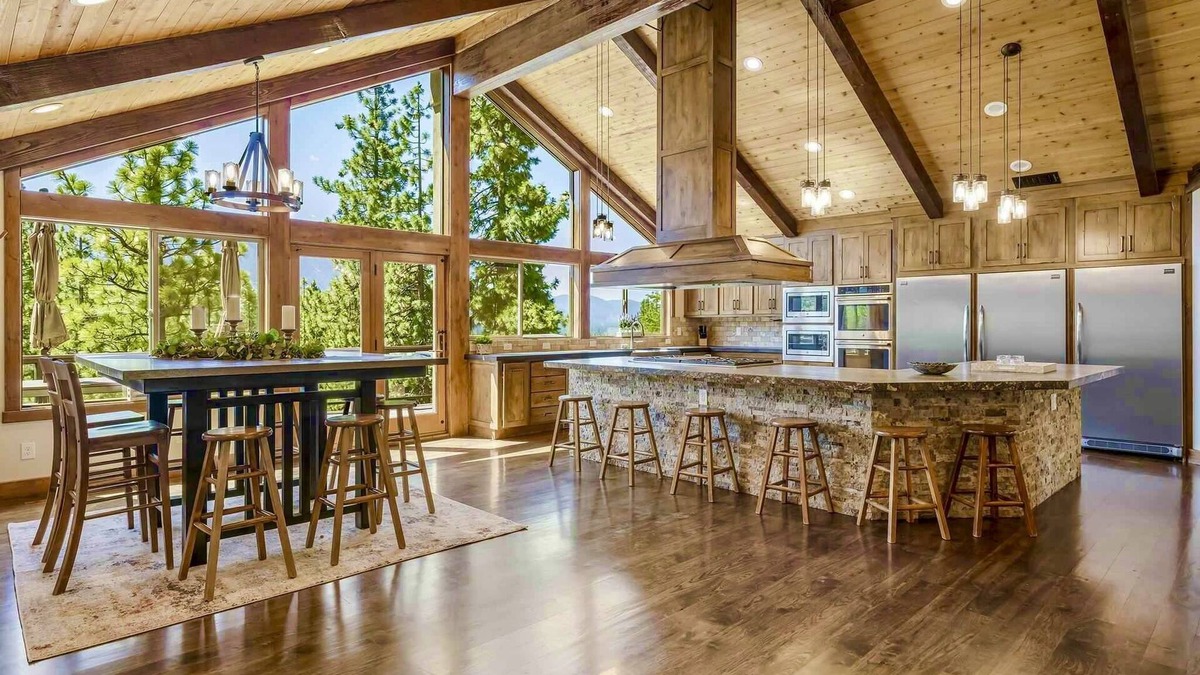 Round Hill Village House | 9BR Tahoe Villa, Hot Tub-Sauna-Gym-Game Room LX33