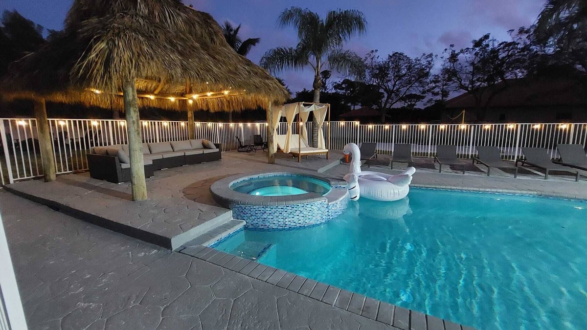 Coconut Creek House | 9BR5Baths Mega Estate Heated pool and Jacuzzi+Theatre+Mini Golf Beach Volleyball