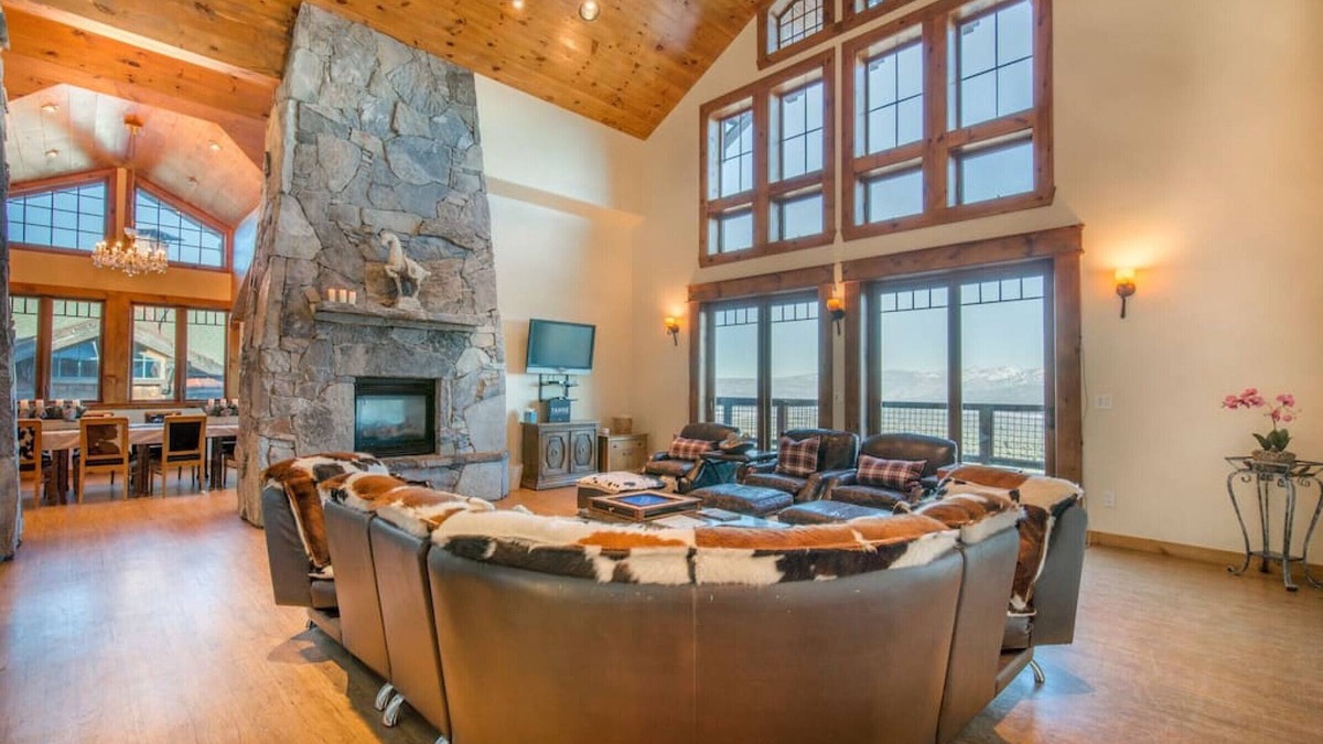 Truckee House | 9BRM/11BTH Tahoe Villa, panoramic view, hot tub, sauna, steam-room, bar, pool table