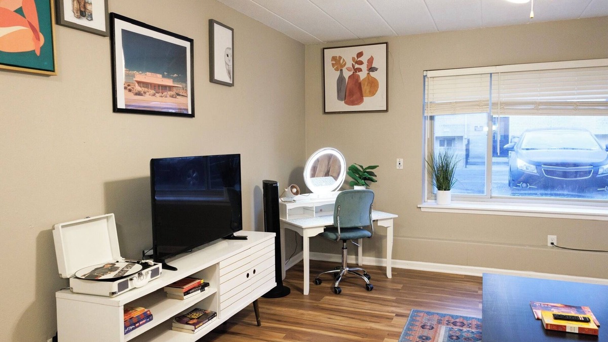 Whittier Apartment | A 1-bedroom long term stay W/Discounted Rental Car in vibrant Minneapolis