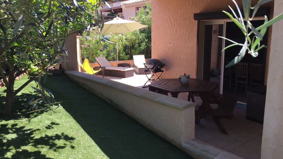 Corse-du-Sud Apartment | A 15 km D'ajaccio Rez de Jardin . Parking et Piscine Privés