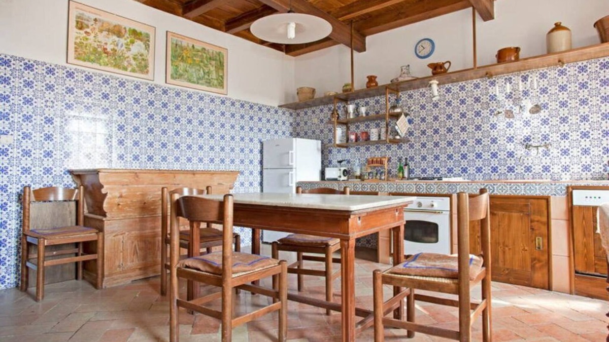 Monterubbiano House | A 16th Century house in a beautiful Marche village.
