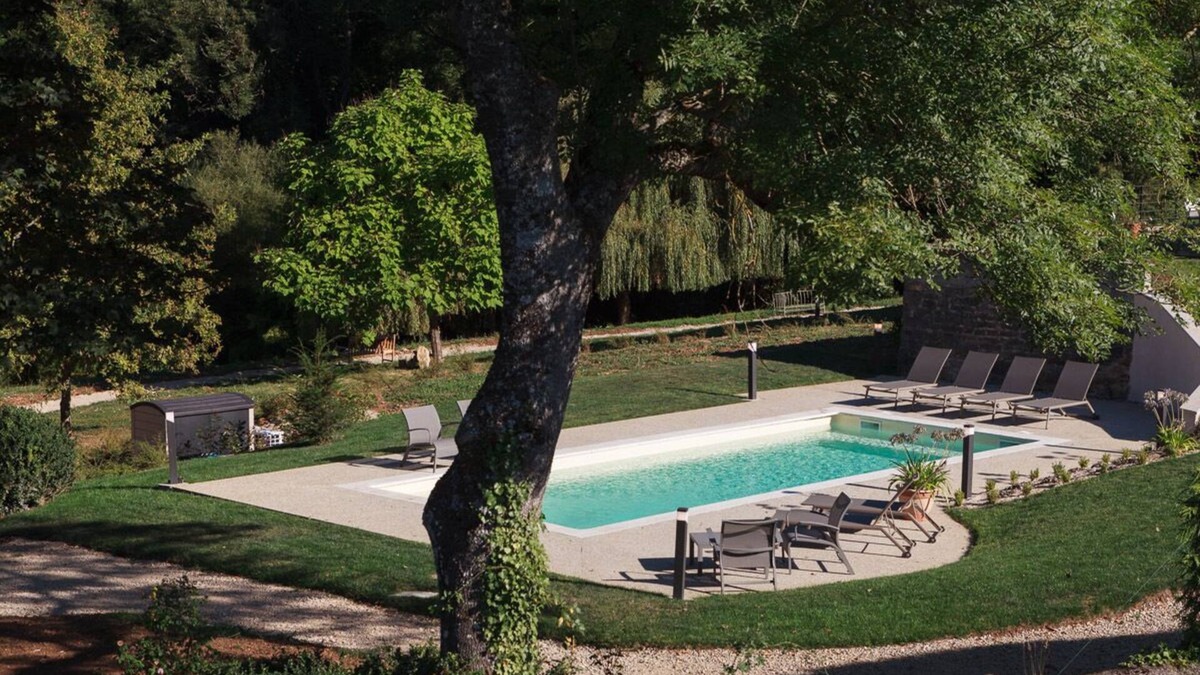 Saint-Sernin-du-Plain House | A 17th century luxury Manor
