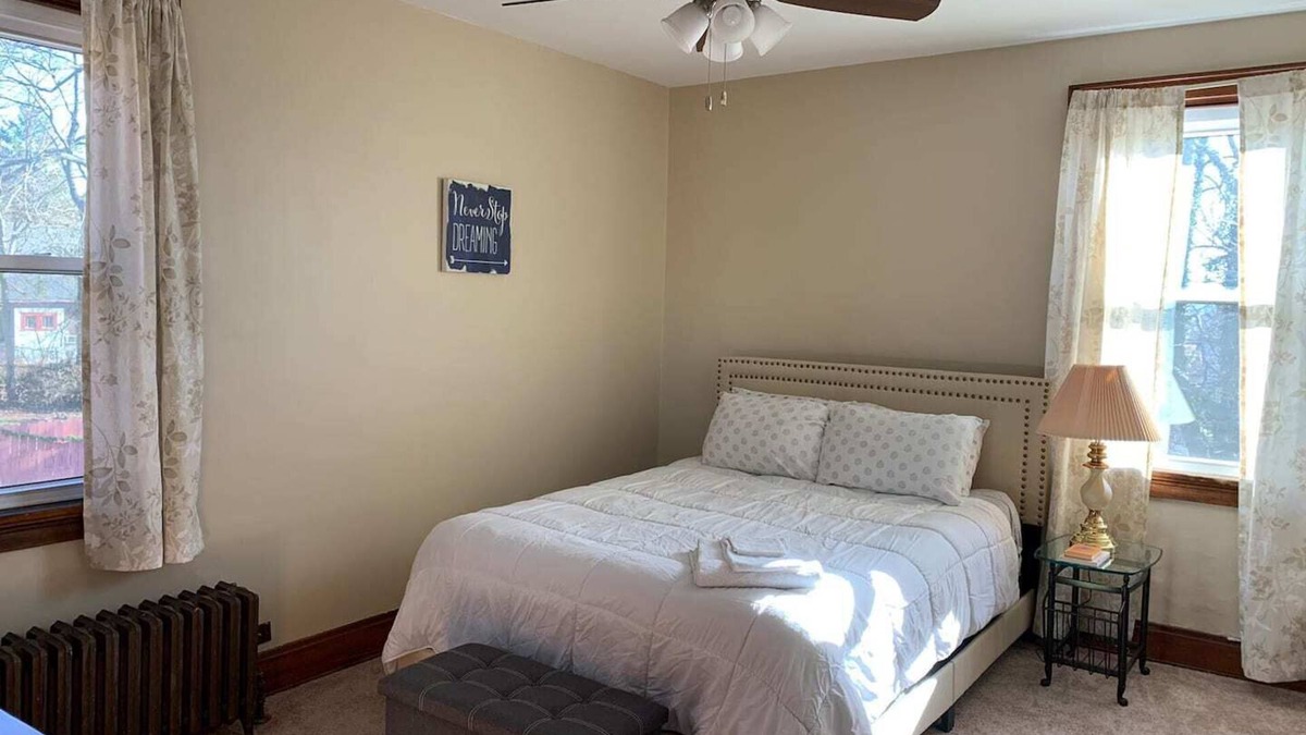 Norwood House | A#2 Executive 1BRApartment Prime Location Near Hospitals Downtown & Universities