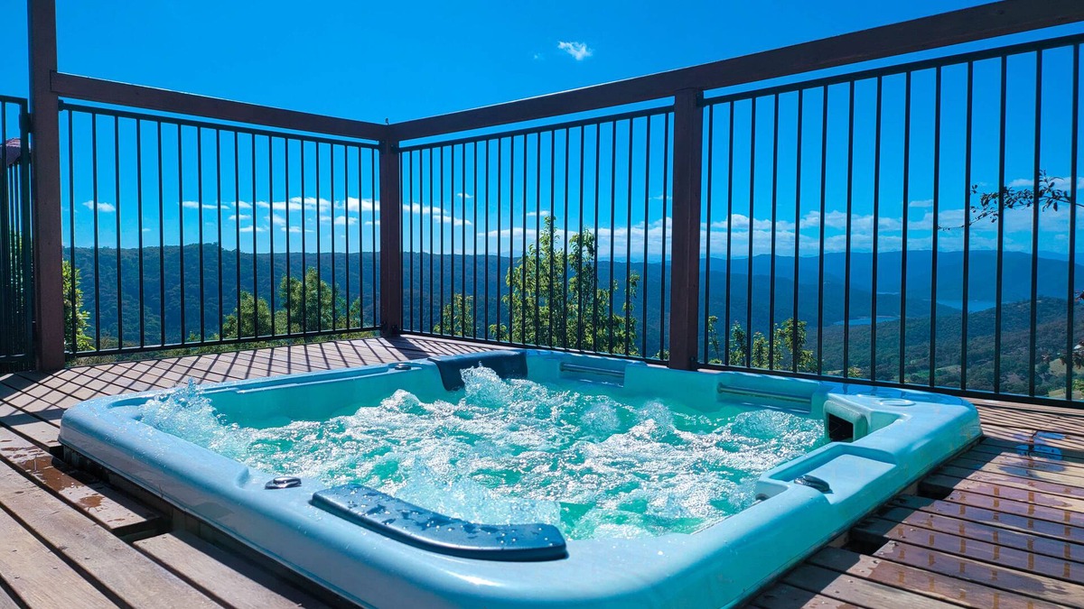 Maintongoon House | A 20 Acre private getaway with unforgettable views!