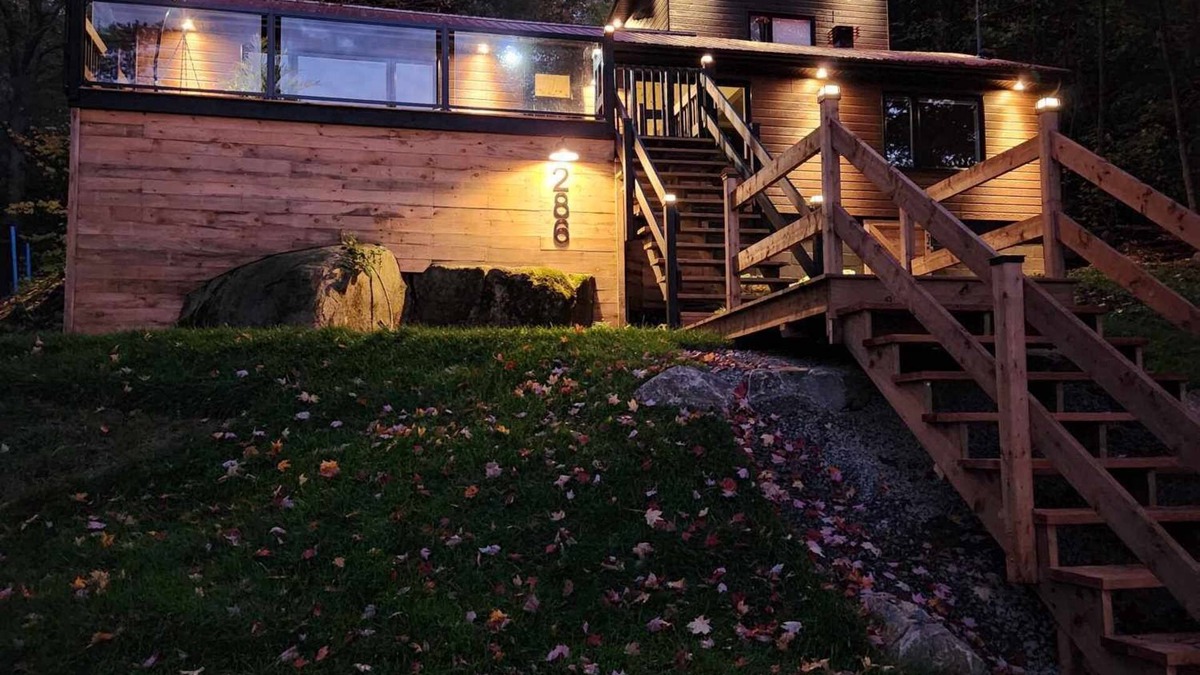 Gore Ski Chalet | A 30 Minutes de St-sauveur, Chalet Tout Équipé, Spa, Bord de lac