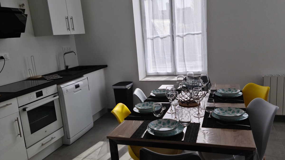 Bleneau Apartment | A 300m du Centre Ville! Appartement en RDC de 70m² Entièrement Rénové