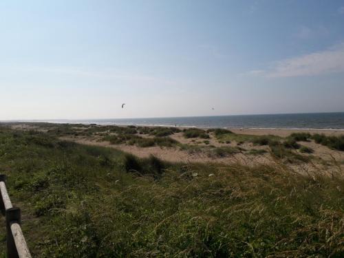 Merville-Franceville-Plage Apartment | A 300m de la plage, appartement moderne et cosy