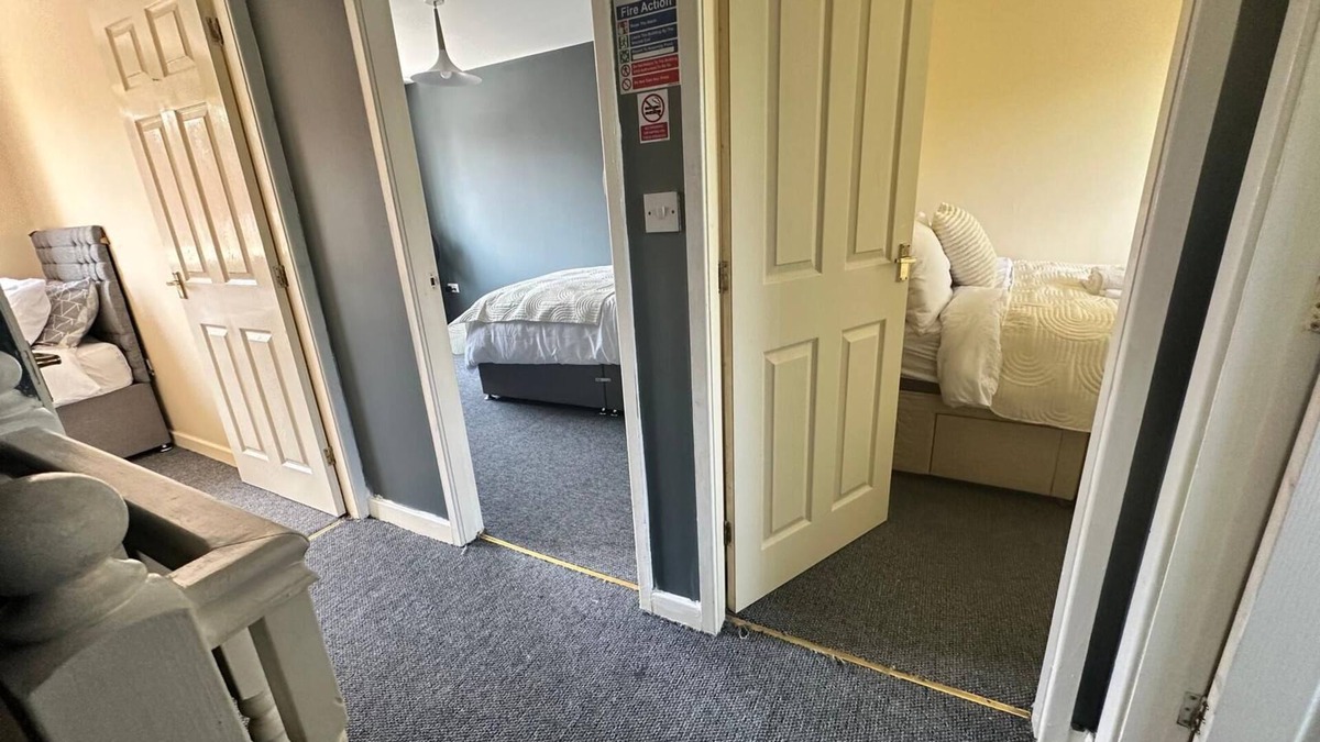 Runcorn House | A 3bed house, about 25mins drive to Cheshire Oaks, UK's largest Designer Outlet