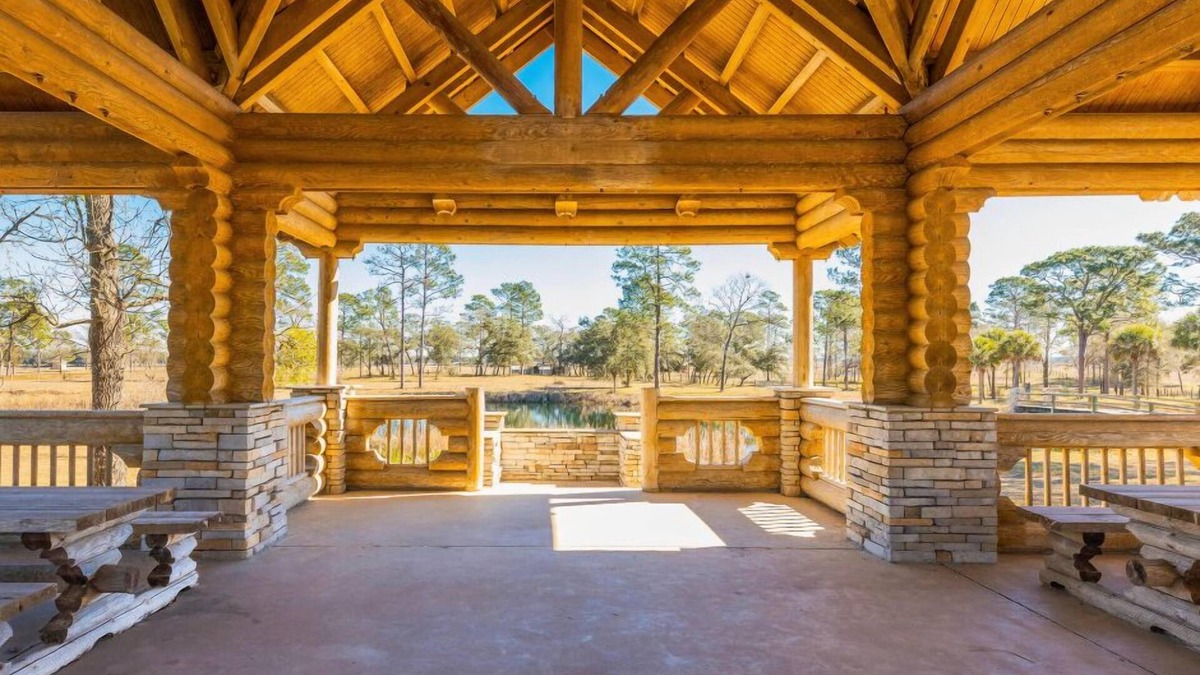 Morriston Cottage | A 40-Acre Queen Suite Getaway: Zip-Lining, World Equestrian, Ocala, Springs, UF