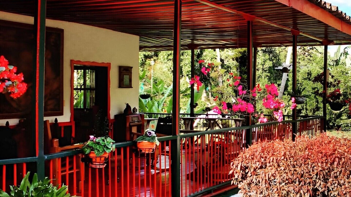 Montenegro Cottage | A 5 Minutos del Parque del Café. Casa Tradicional con los mas Bellos Jardines