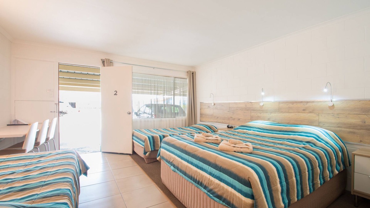 Proserpine Hotel | A & A Motel