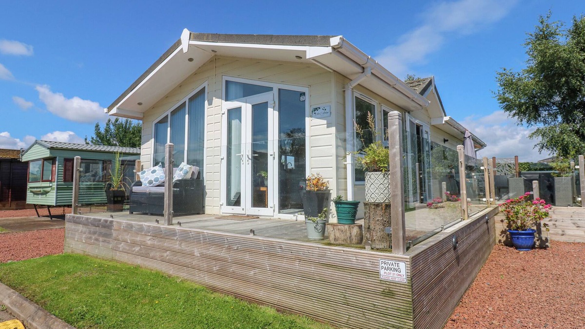 Welton Cottage | A AND C LODGE-PLOT 21, pet friendly, with hot tub in Armathwaite